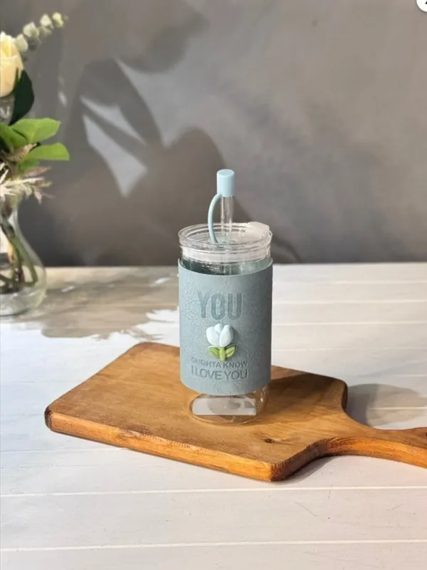 Minnoş Kapaklı Pipetli Cam Bardak 350 ml, Süet Kılıflı Gri